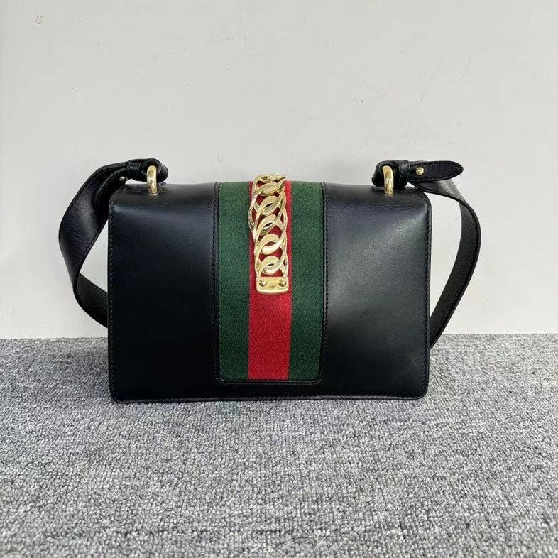 Gucci SyLouis Vuittonie Black Leather Shoulder Bag Medium