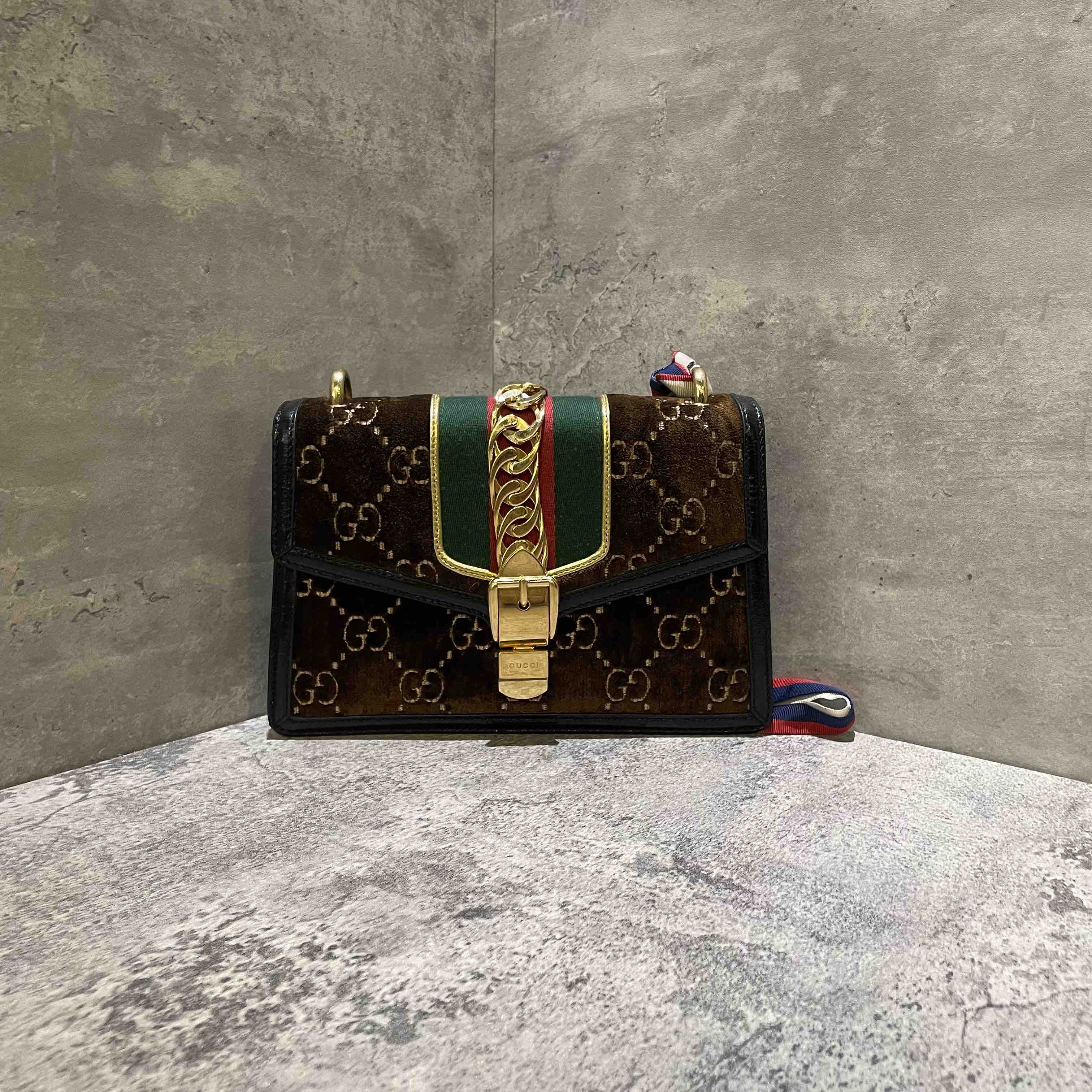 Gucci SyLouis Vuittonie Brown VeLouis Vuittonet Monogram Shoulder Bag Medium