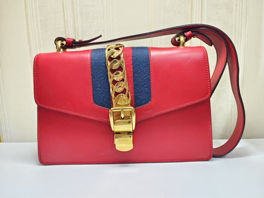 Gucci SyLouis Vuittonie Red Leather Chain Strap Shoulder Bag Medium