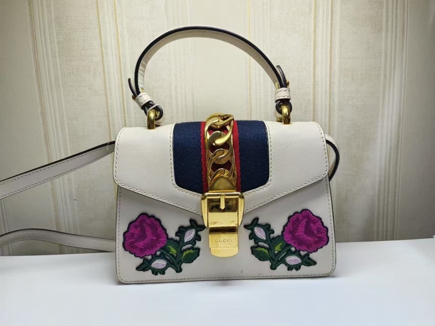 Gucci SyLouis Vuittonie White Floral Embroidered Leather Shoulder Bag Medium