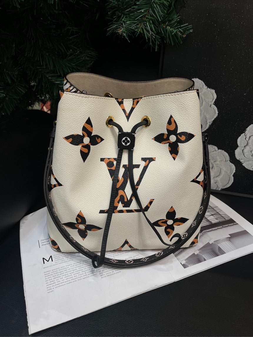 Louis Vuitton Zebra Pattern Jungle Limited Edition Bucket Shoulder Bag White