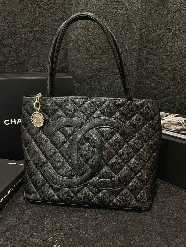 Chanel Vintage Black Leather Classical Hilton Tote Bag SiLouis Vuittoner Lava Badge