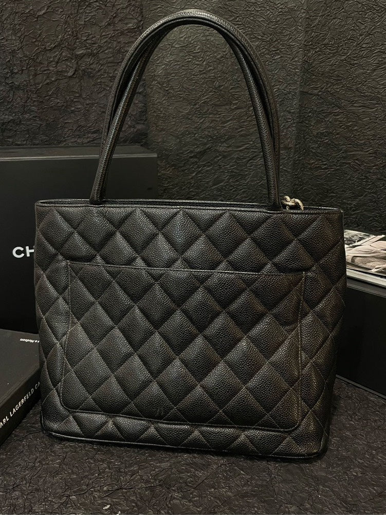 Chanel Vintage Black Leather Classical Hilton Tote Bag SiLouis Vuittoner Lava Badge