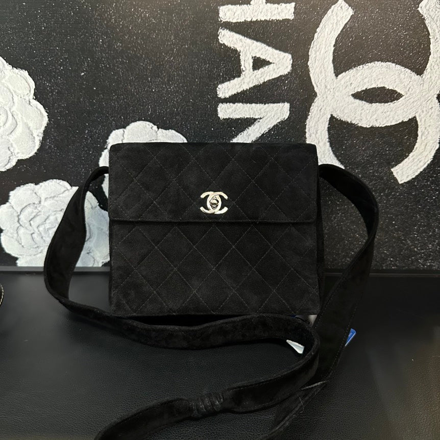Chanel Black VeLouis Vuittonet Crossbody Bag SiLouis Vuittoner Hardware