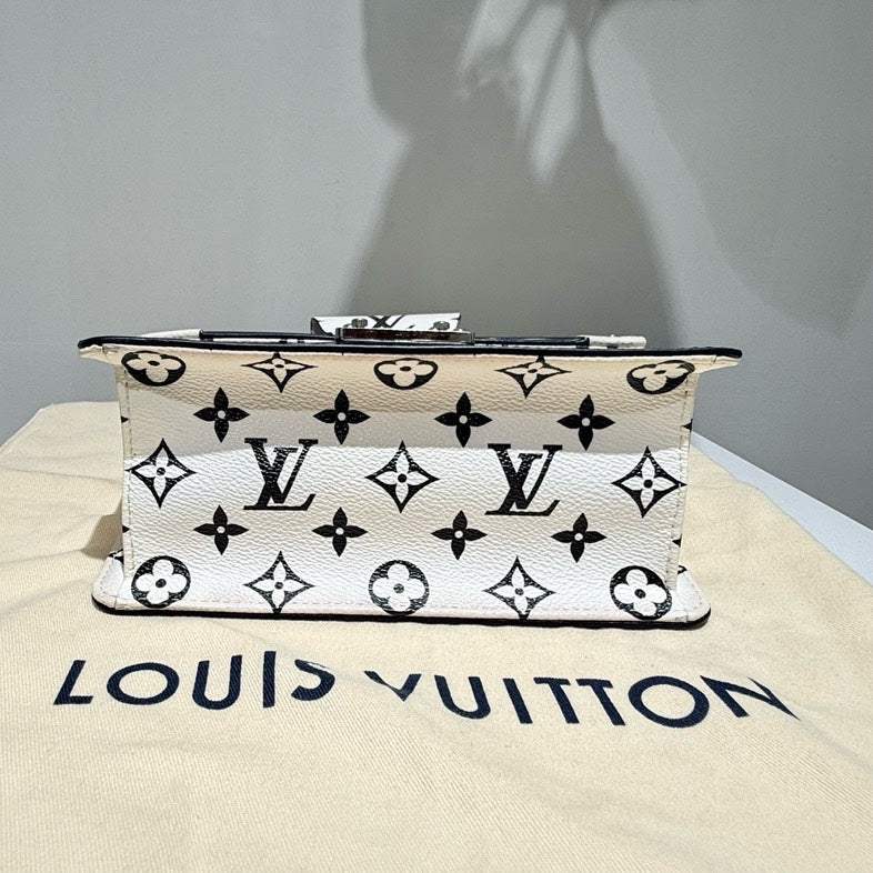 Louis Vuitton Black Patent Epi Leather Crossbody Bag MeDiorum
