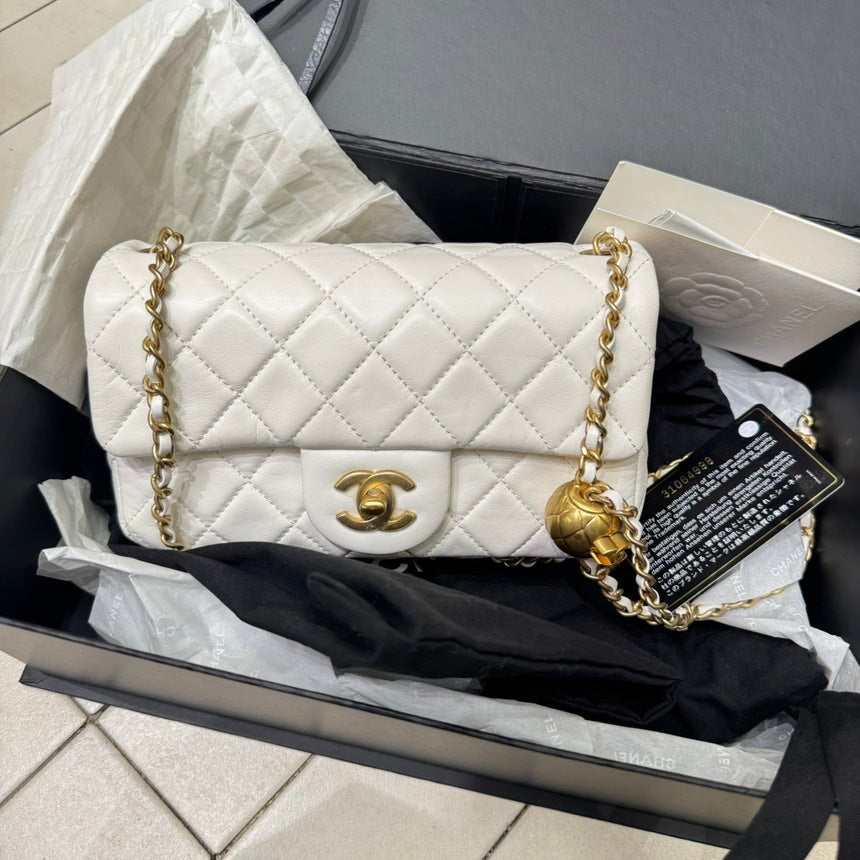 Chanel Classic White Quilted Leather Chain Shoulder Bag Medium