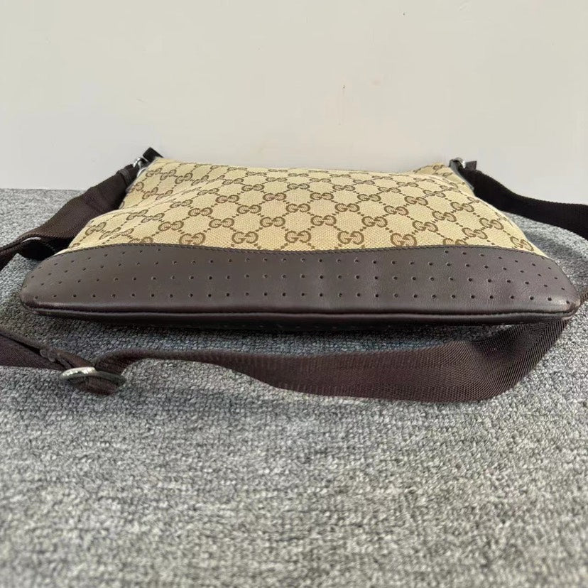 Gucci Gucci Supreme Canvas Beige Crossbody Bag