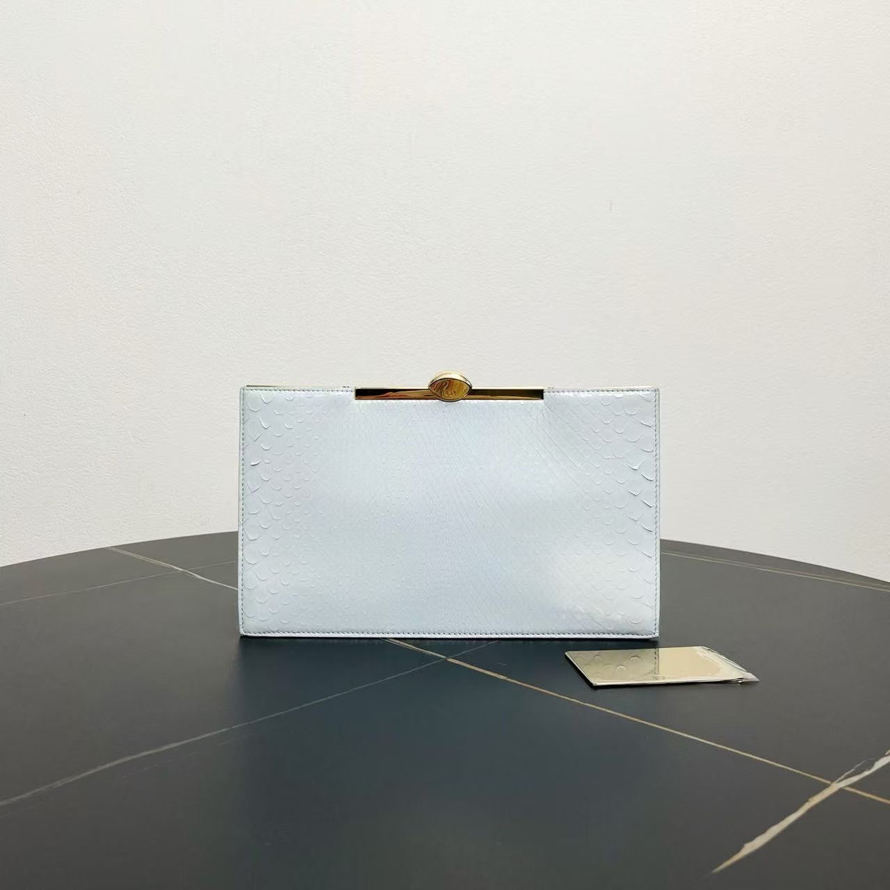 Gucci SyLouis Vuittonie White Clutch Handbag