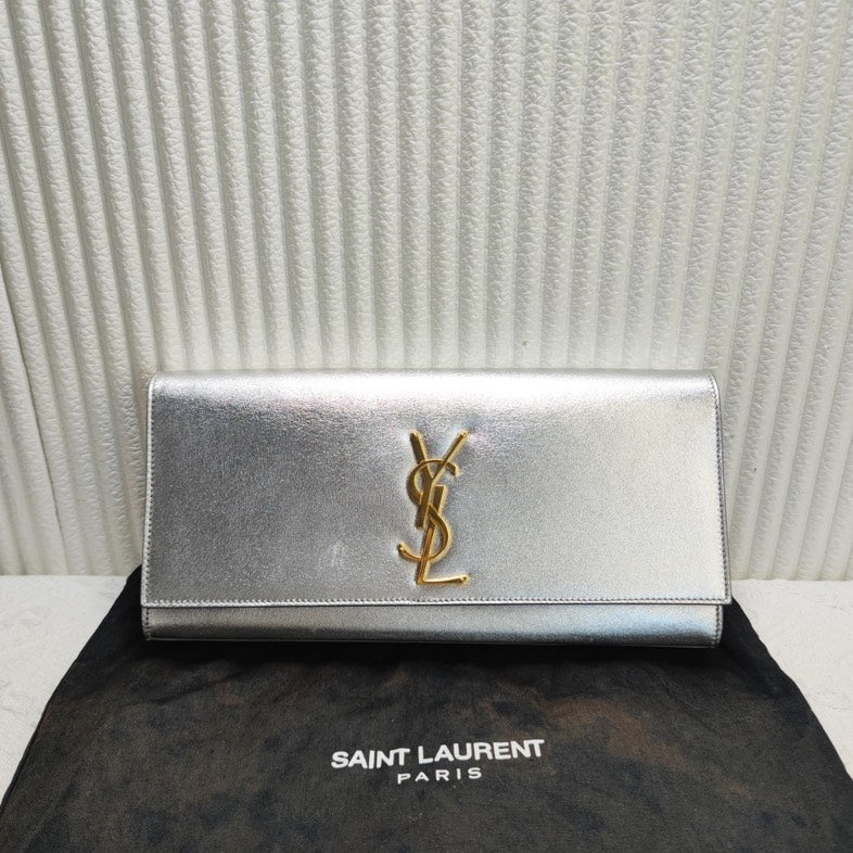 Preloved Saint Laurent YSL SiLouis Vuittoner Metallic Clutch 12239639