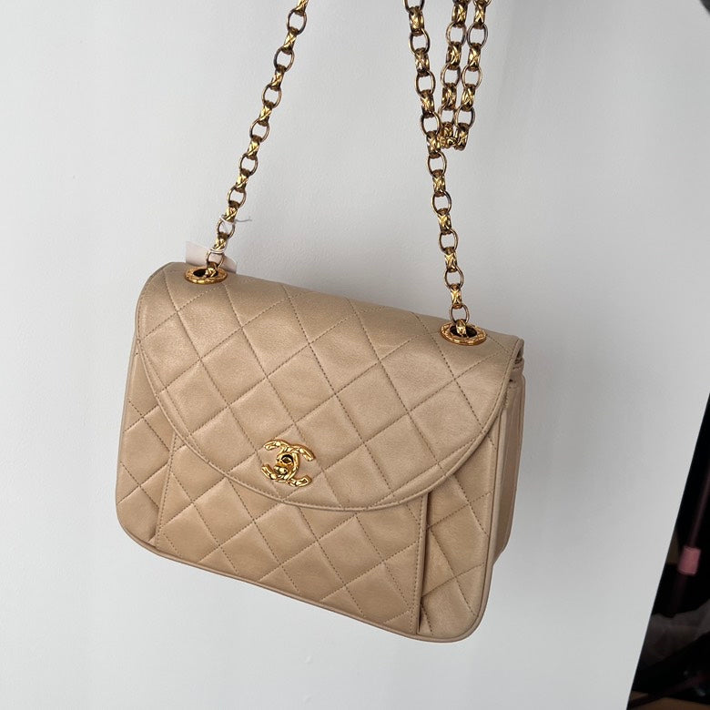 Chanel Leather Chain Shoulder Bag Beige - AF606