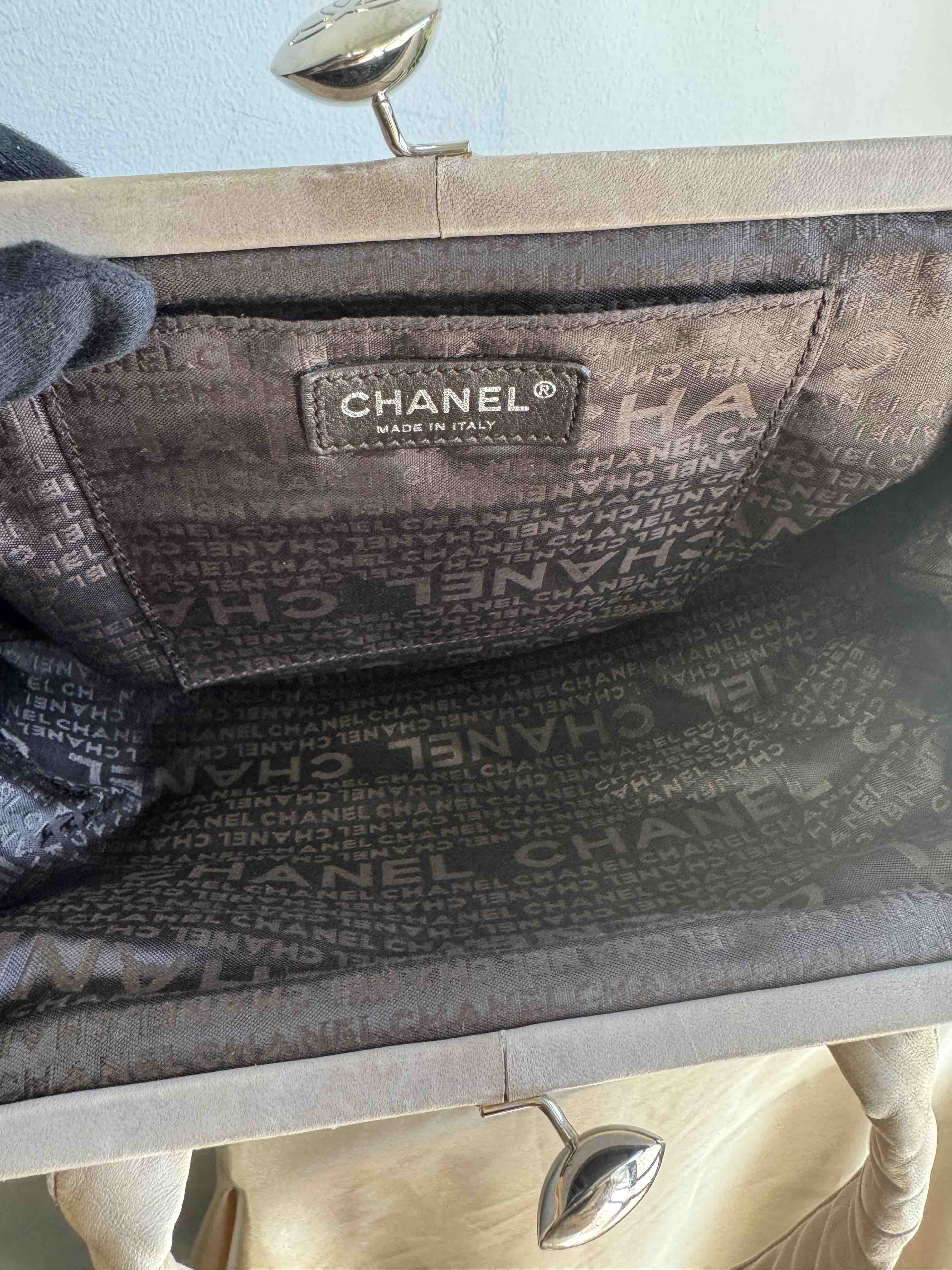 Chanel Kiss-Lock Bag Beige Leather Shoulder Bag