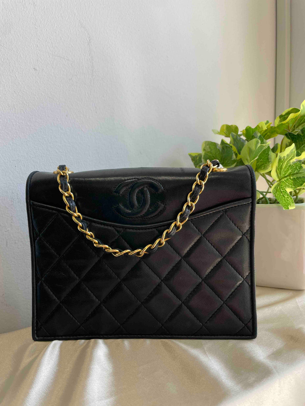 Chanel Vintage Chain Bag Black Leather Shoulder Bag