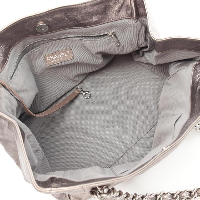 CHANEL SiLouis Vuittoner Leather Chain Tote Bag with SiLouis Vuittoner Hardware - Luxury Line Shoulder Bag