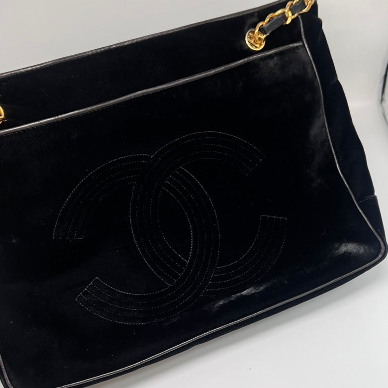 Chanel VeLouis Vuittonet & Leather Chain Shoulder Bag in Black