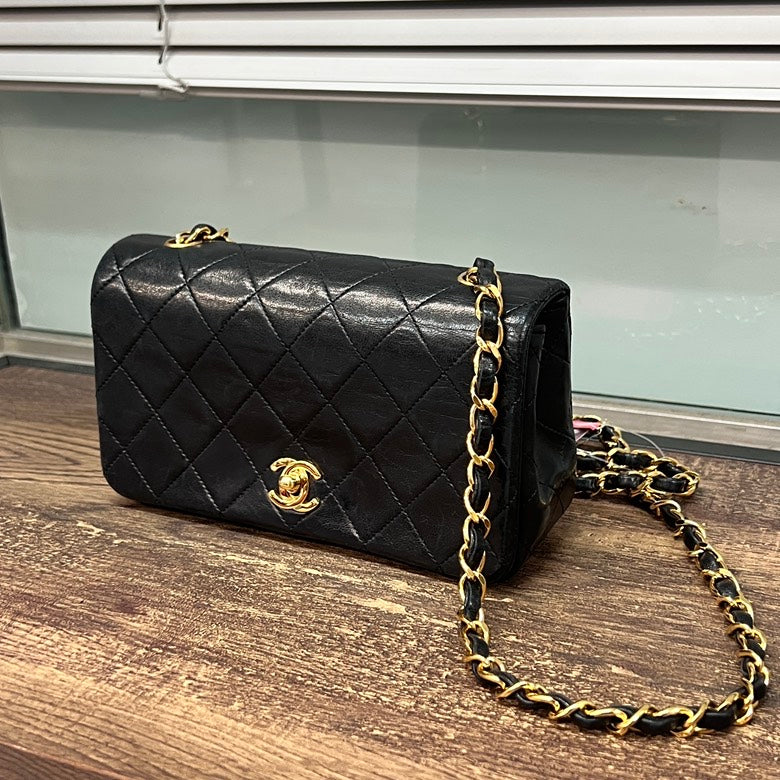 Chanel Leather Chain Shoulder Bag Z1587 Black Quilted Shoulder Bag
