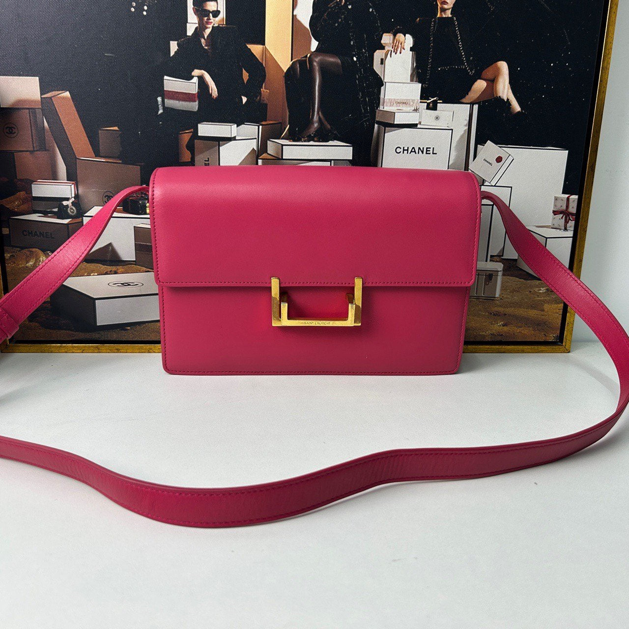 Saint Laurent Lulu Shoulder Bag in Pink Leather - Designer Handbag (11733714)