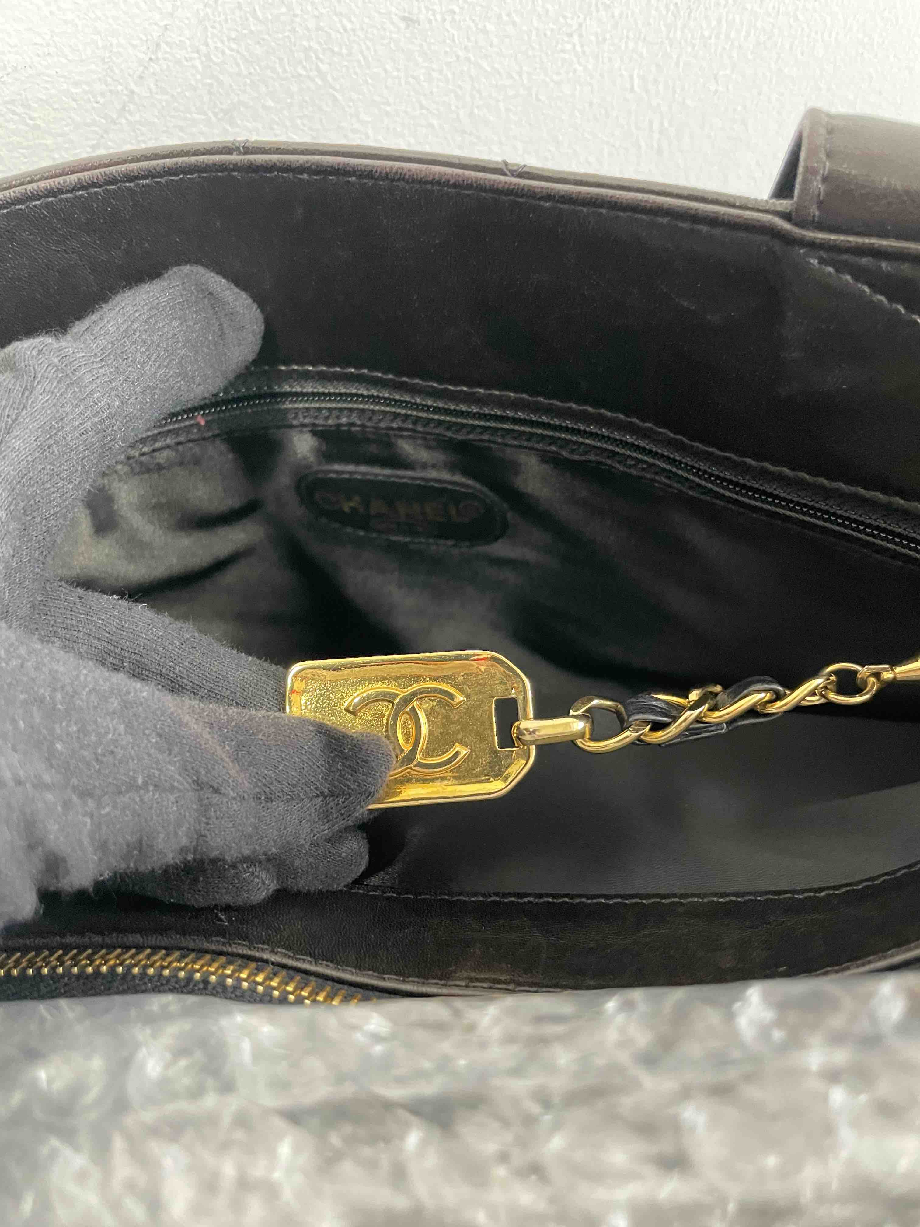Chanel Lambskin Tote Bag RE261 Black Quilted Shoulder Bag