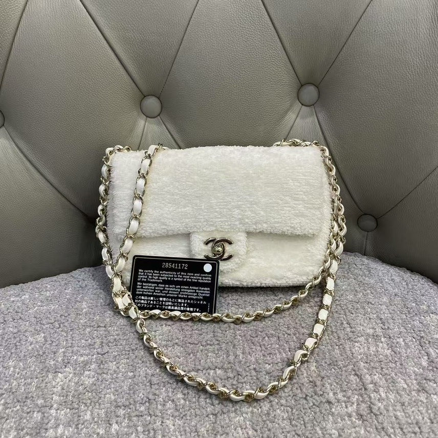 Chanel White Flap Shoulder Bag - ExCelinellent Condition
