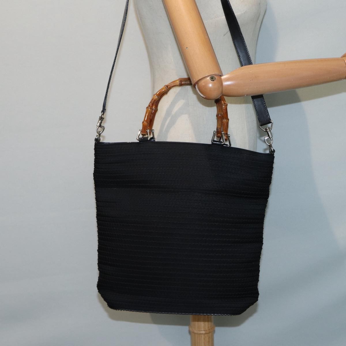 Gucci Vintage Bamboo Handle Bag Nylon Black Nylon Tote Bag Bag (Pre-Owned)