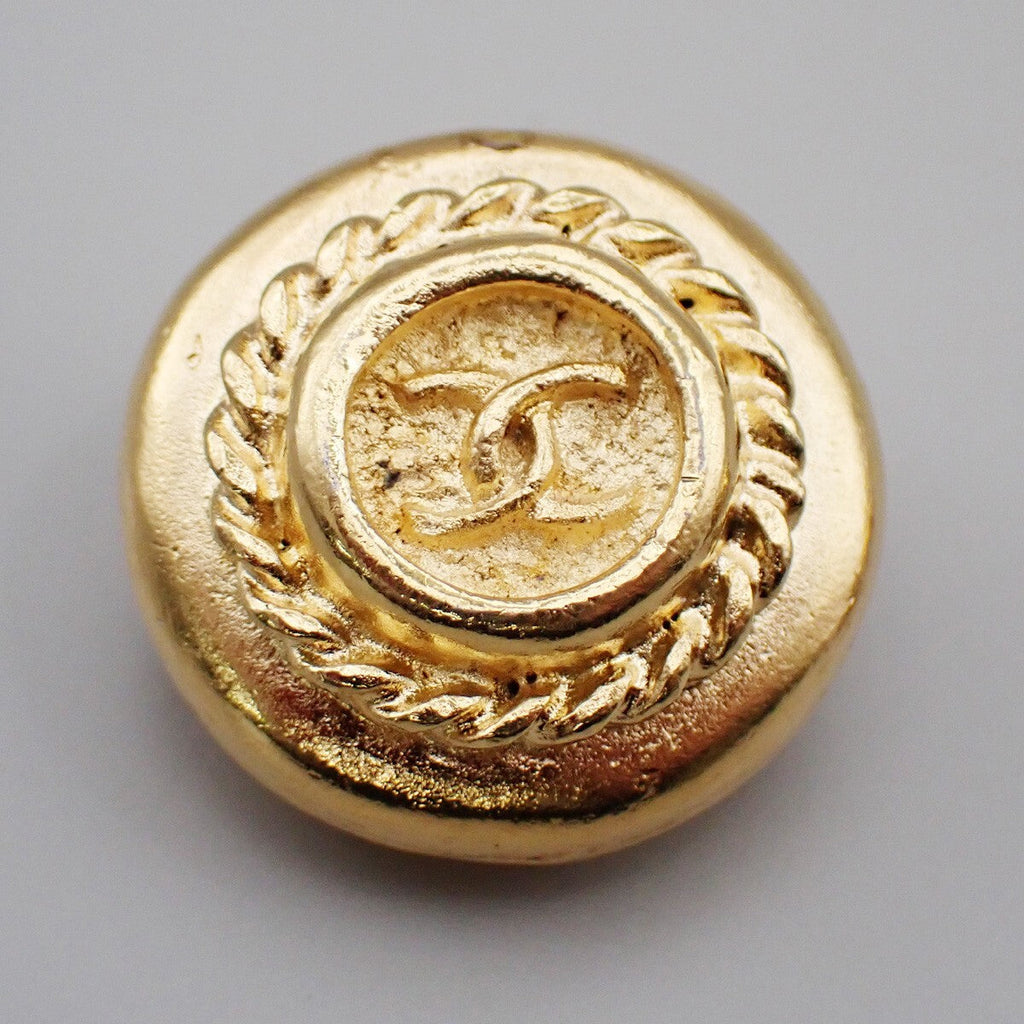 Chanel Vintage Cc Logo Round Clip On Earrings Textured Metal Gold Gold_Plated Earrings Jewelry