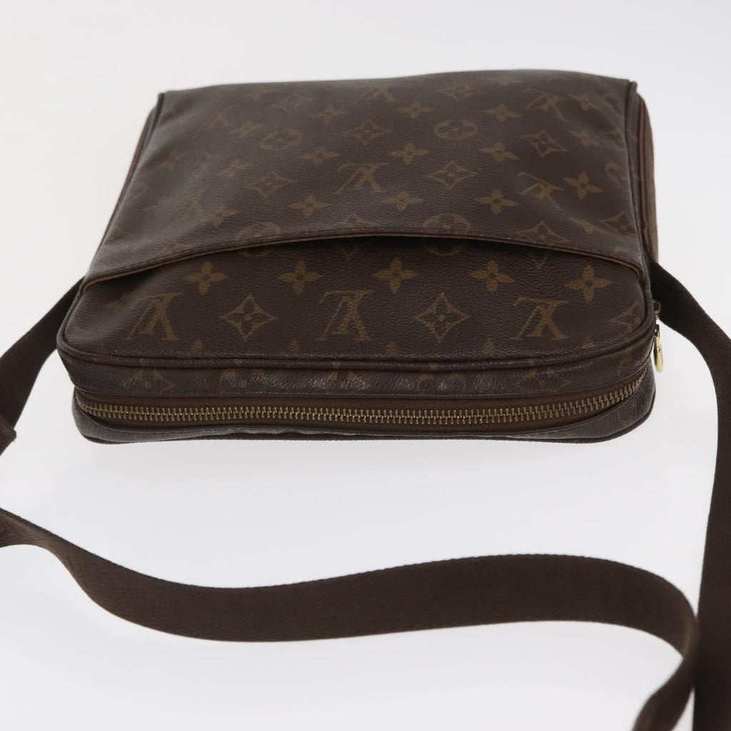 Louis Vuitton Trotteur Beaubourg Handbag Monogram Canvas Brown Canvas Shoulder Bag