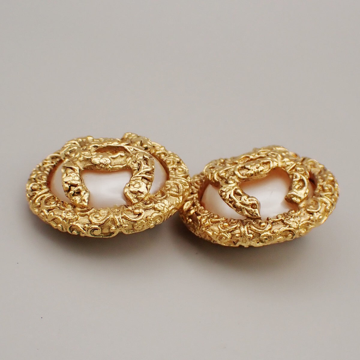Chanel Vintage Cc Logo Round Clip-On Earrings Metal With Crystals Gold Gold_Plated,Pearl Earrings Jewelry