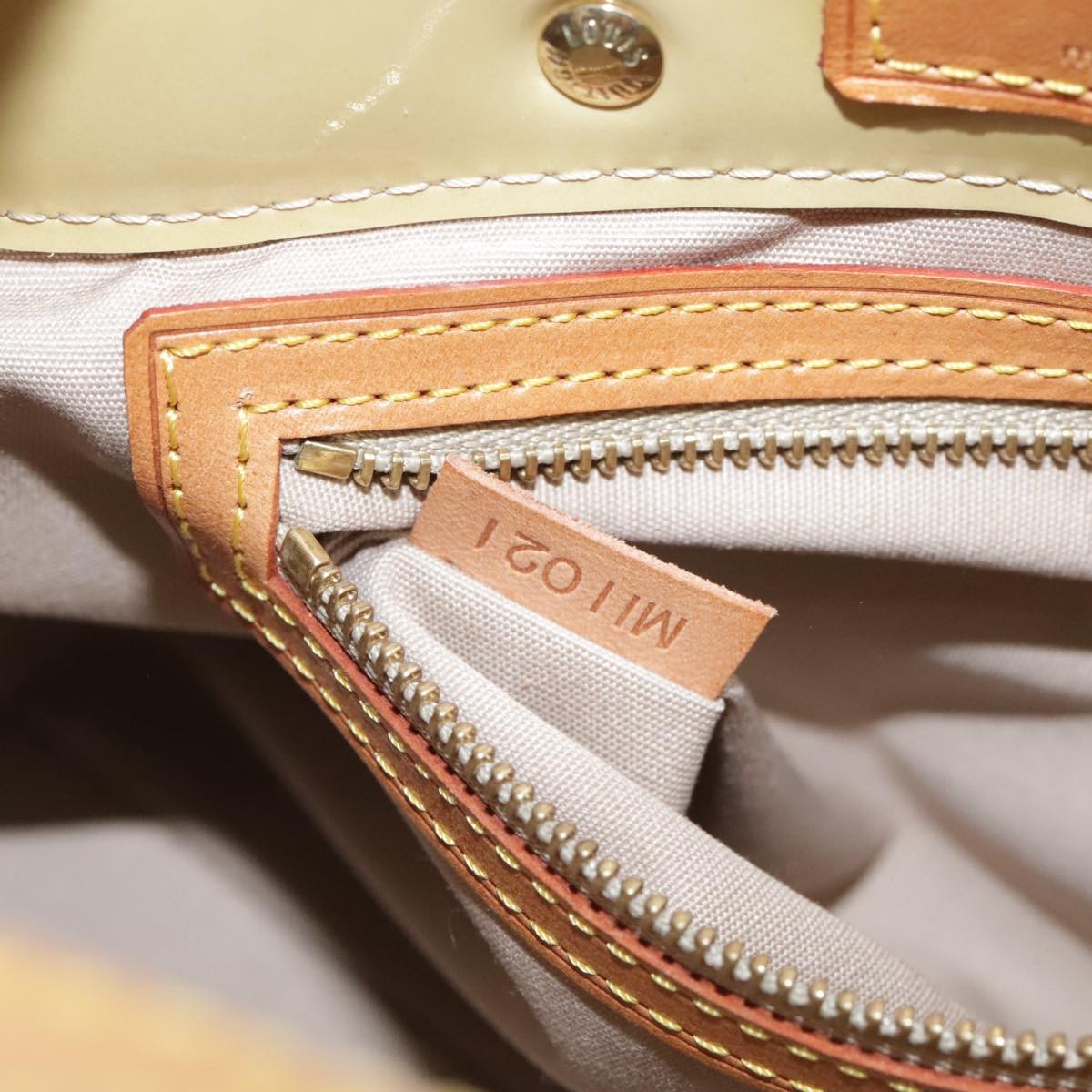 Louis Vuitton Reade Handbag Monogram Vernis Beige Patent_Leather Handbag