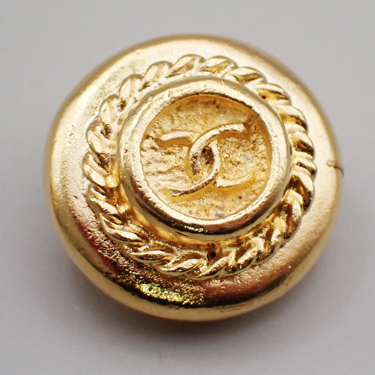 Chanel Vintage Cc Logo Round Clip On Earrings Textured Metal Gold Gold_Plated Earrings Jewelry