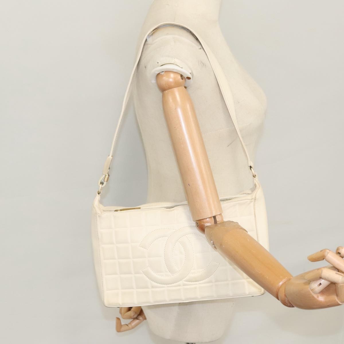 Chanel Chocolate Bar Cc Shoulder Bag Quilted Leather White Leather Shoulder Bag Bag