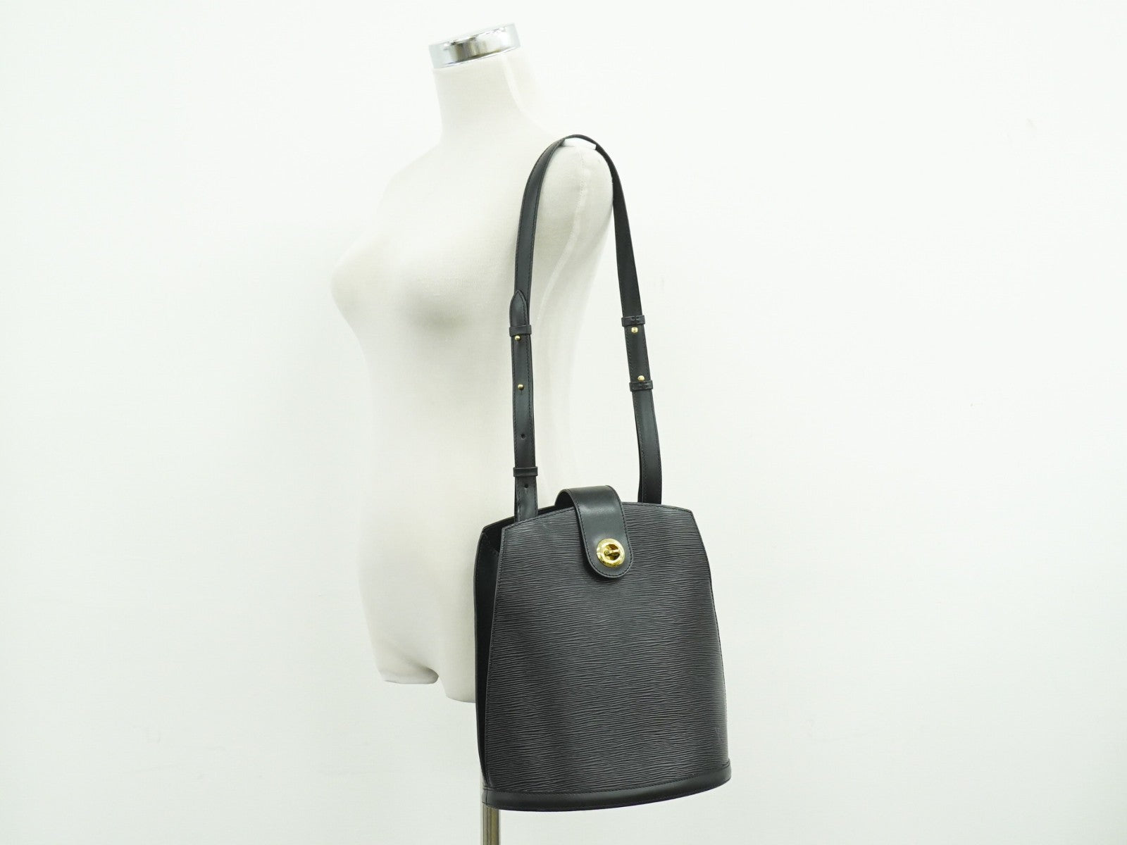 Louis Vuitton Cluny Shoulder Bag Epi Leather Black Leather Shoulder Bag