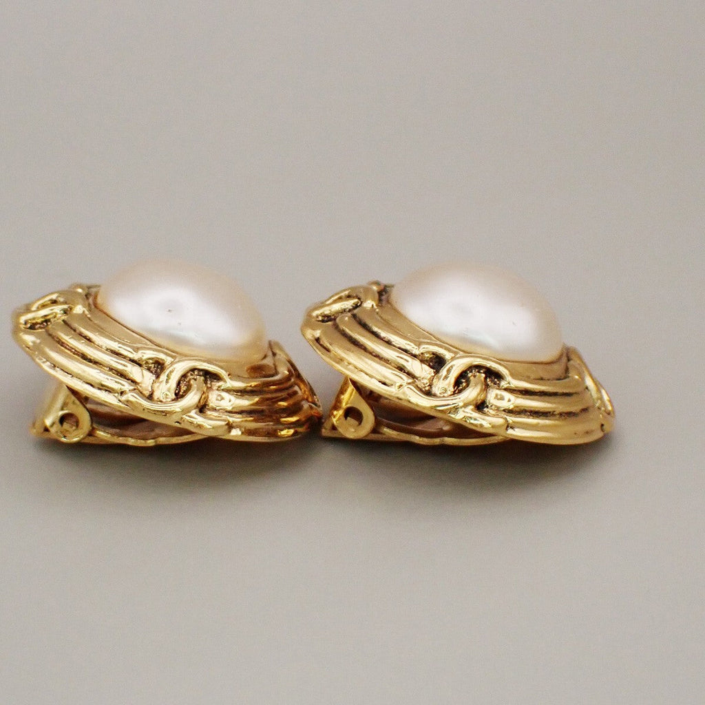 Chanel Vintage Round Clip-On Earrings Metal With Faux Pearl Gold Gold_Plated Earrings Jewelry
