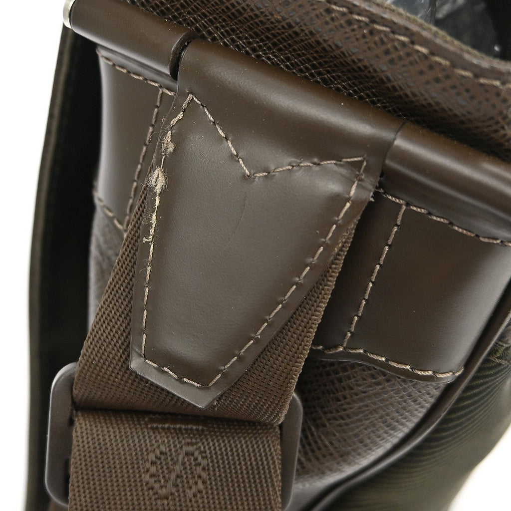 Louis Vuitton Viktor Messenger Bag Taiga Leather Brown Leather Shoulder Bag