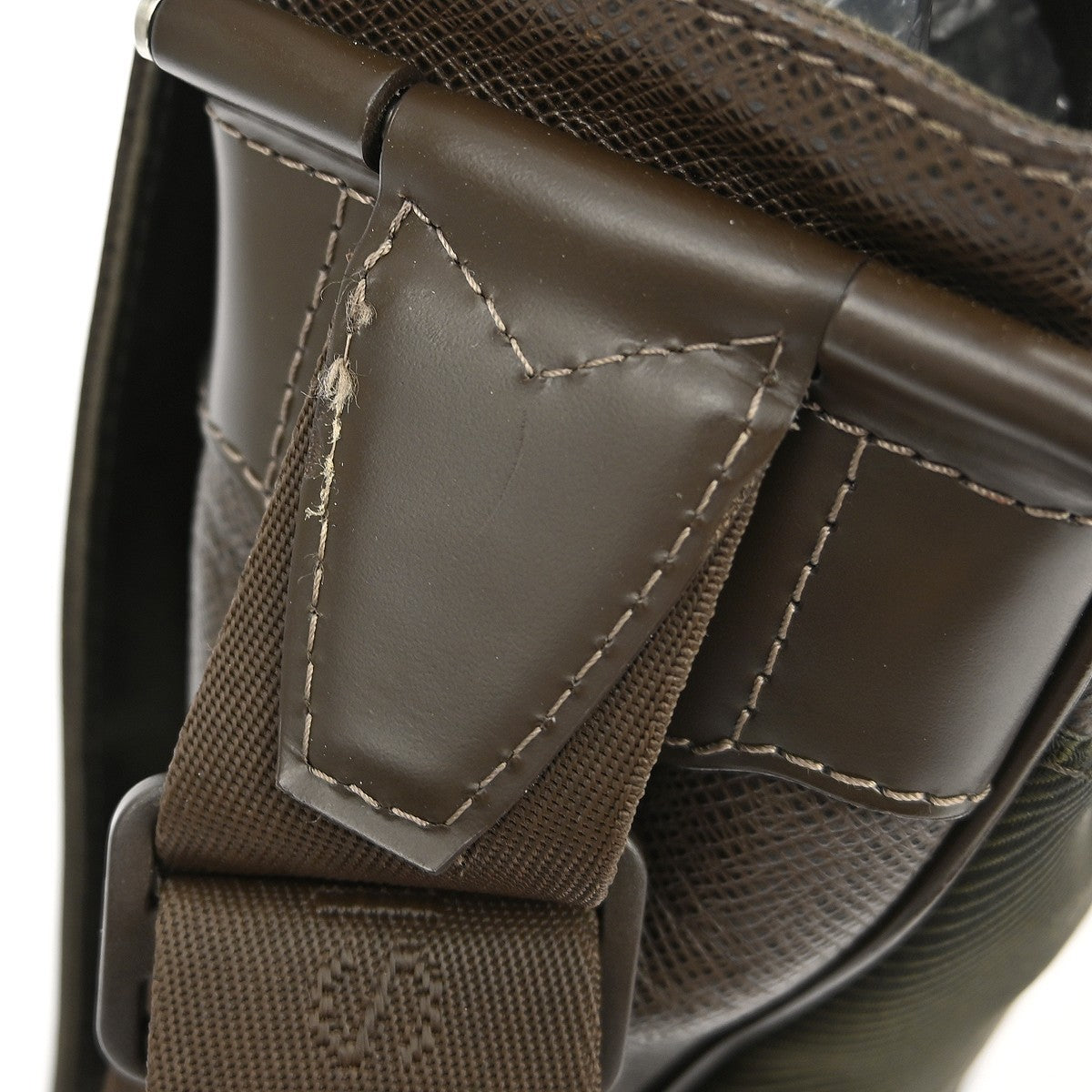 Louis Vuitton Viktor Messenger Bag Taiga Leather Brown Leather Shoulder Bag