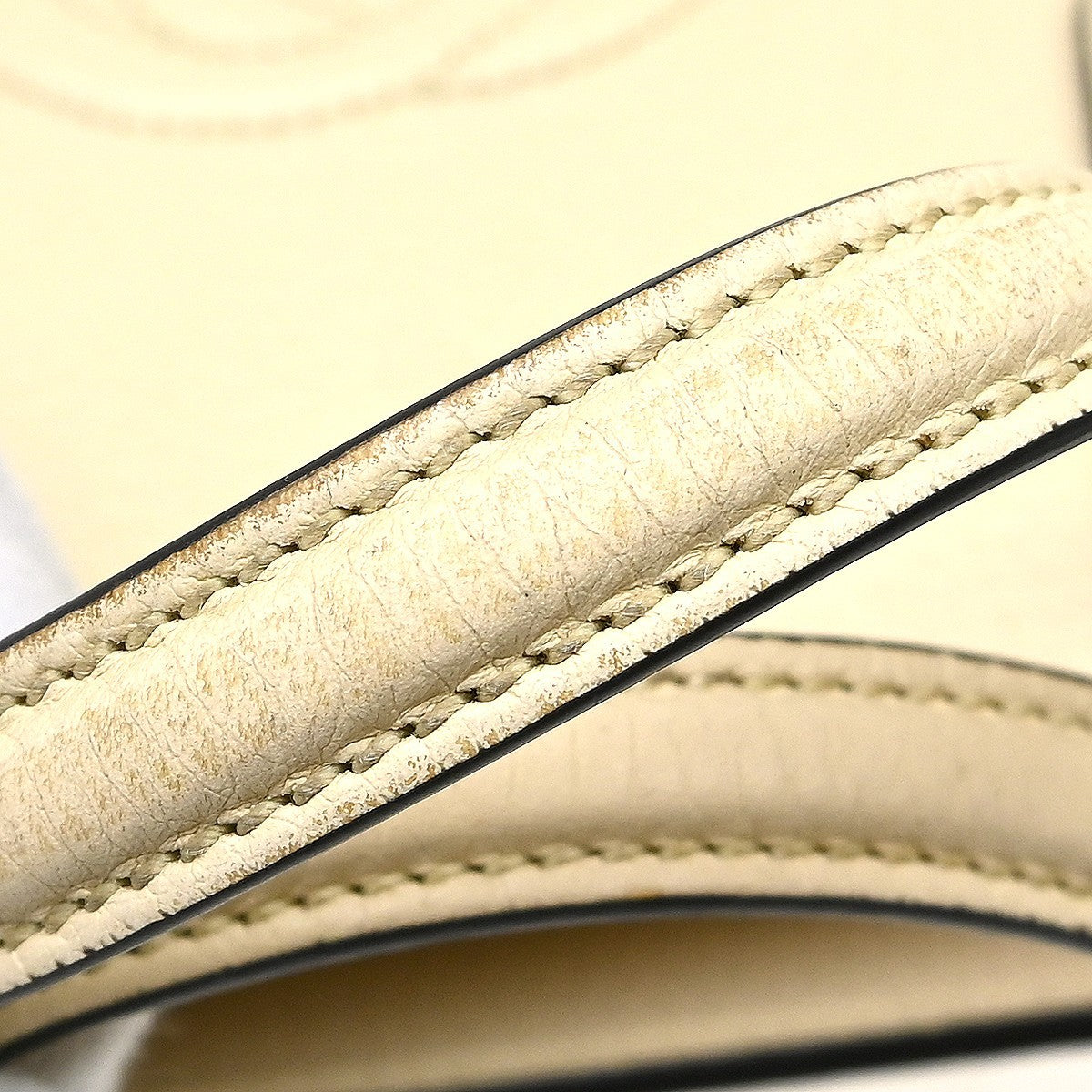 Gucci Soho Shoulder Bag Leather White Leather Handbag (Pre-Owned)
