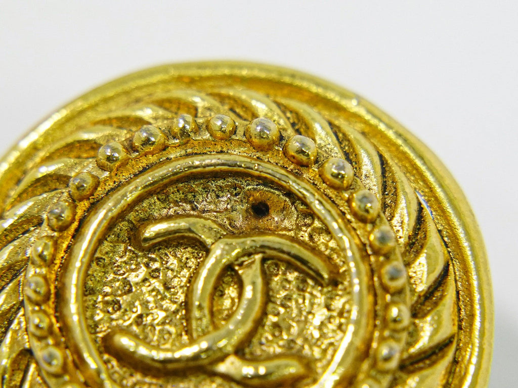 Chanel Vintage Cc Logo Round Clip On Earrings Textured Metal Gold Gold_Plated Earrings Jewelry