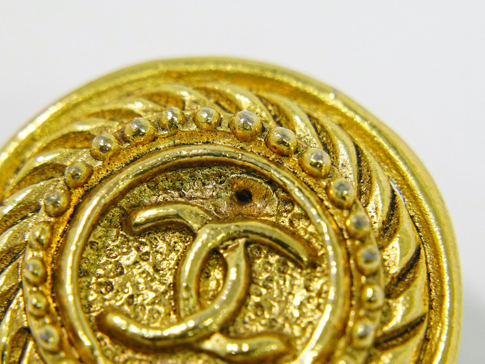 Chanel Vintage Cc Logo Round Clip On Earrings Textured Metal Gold Gold_Plated Earrings Jewelry