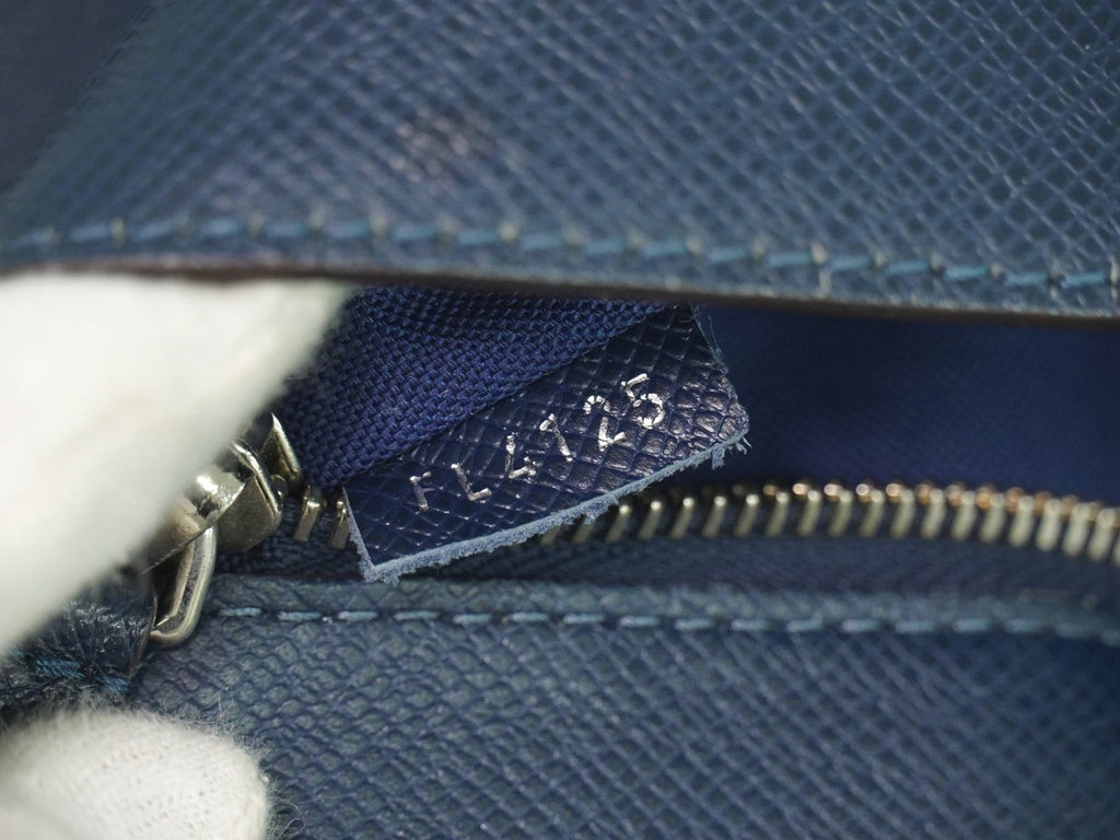 Louis Vuitton Porte-Documents Business Bag Taiga Leather Navy Leather Briefcase Bag