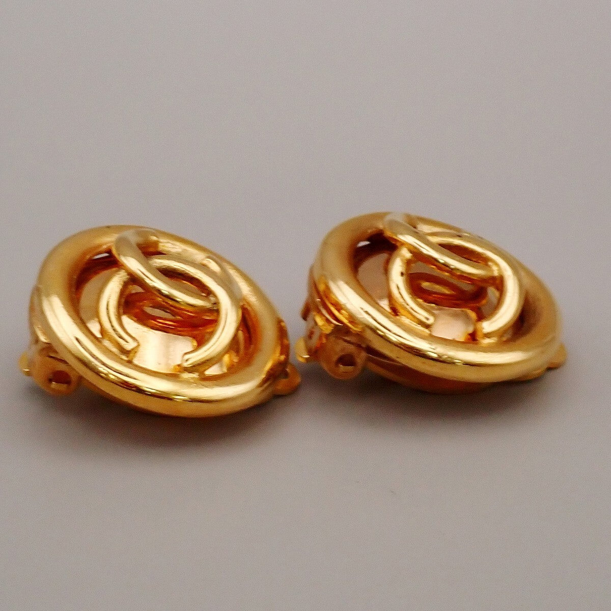 Chanel Vintage Cc Round Clip-On Earrings Metal Gold Gold_Plated Earrings Jewelry