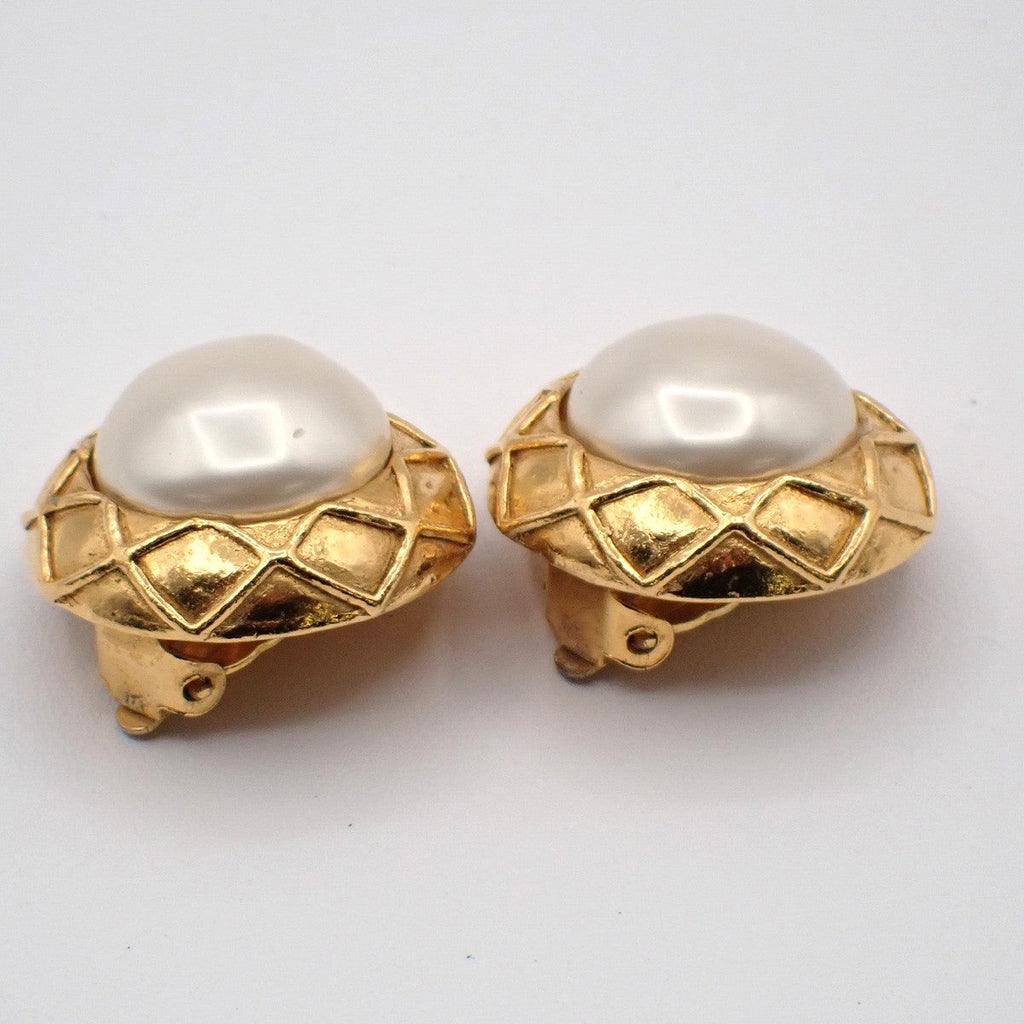 Chanel Vintage Round Clip-On Earrings Metal With Faux Pearl Gold Gold_Plated Earrings Jewelry