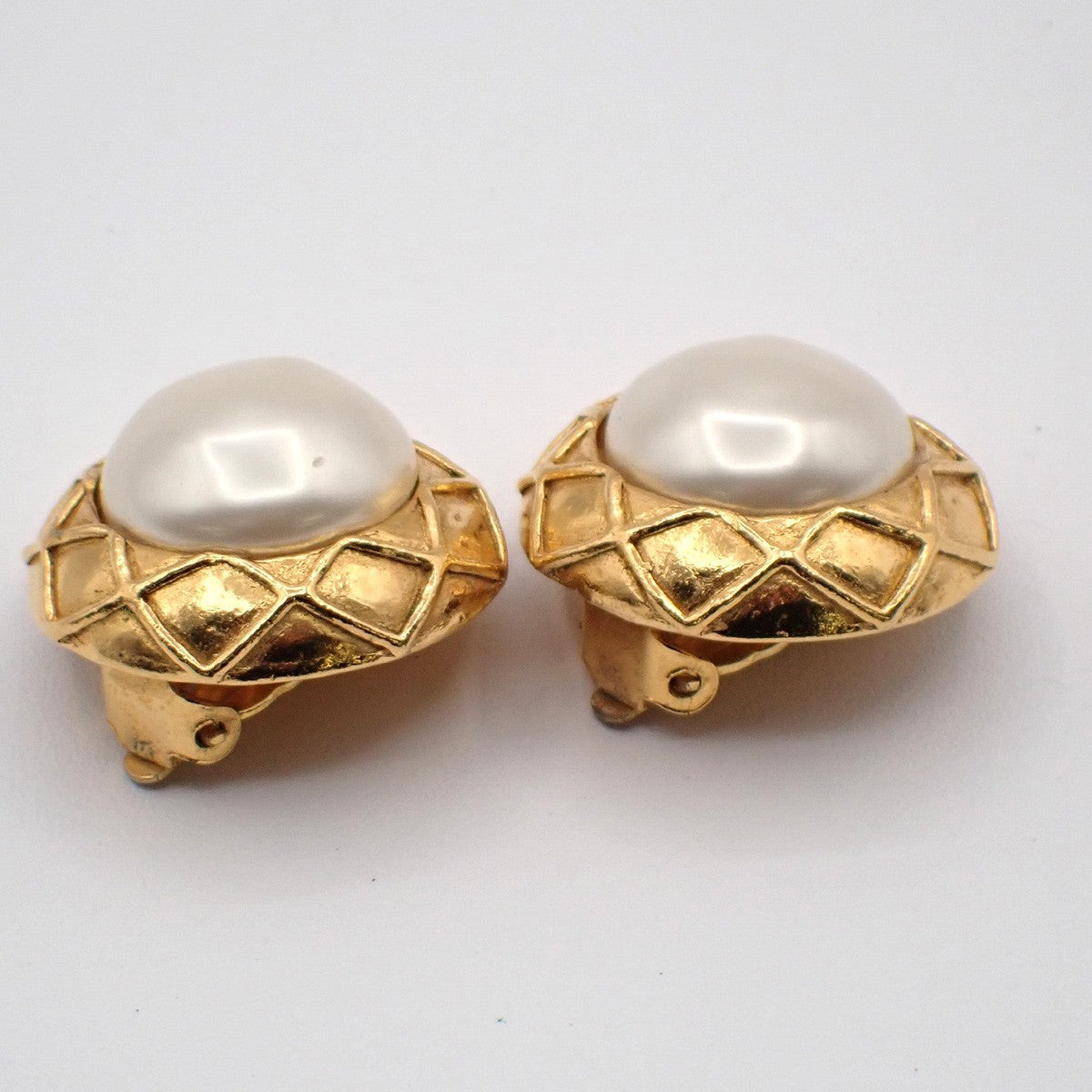 Chanel Vintage Round Clip-On Earrings Metal With Faux Pearl Gold Gold_Plated Earrings Jewelry