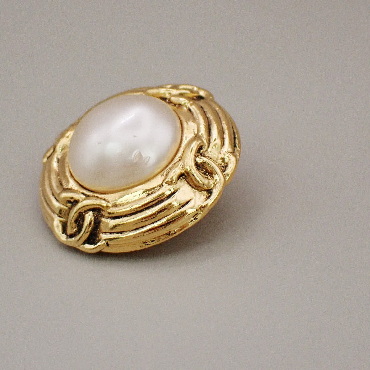 Chanel Vintage Round Clip-On Earrings Metal With Faux Pearl Gold Gold_Plated Earrings Jewelry