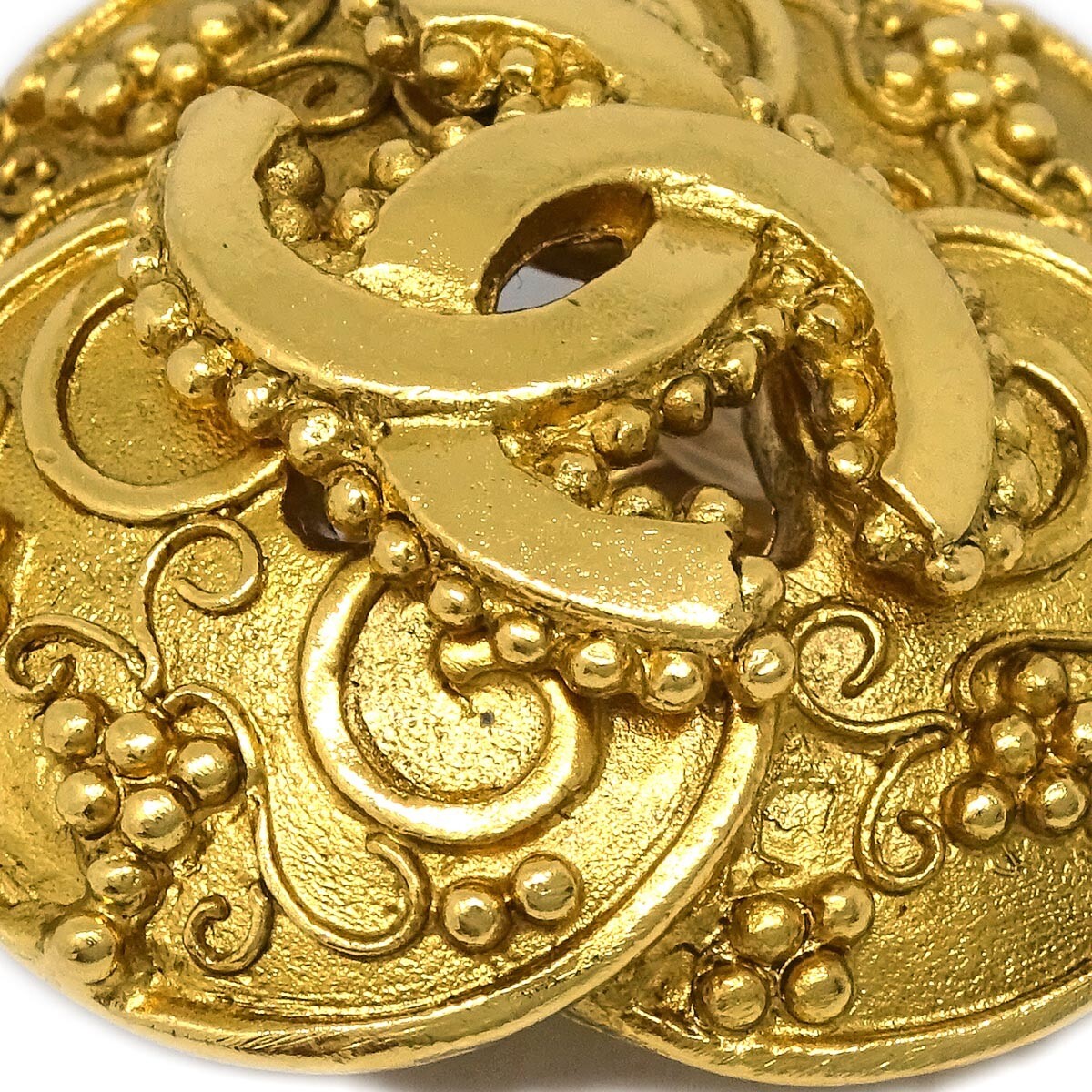 Chanel Clover Round Clip-On Earrings Metal Gold Gold_Plated Earrings Jewelry