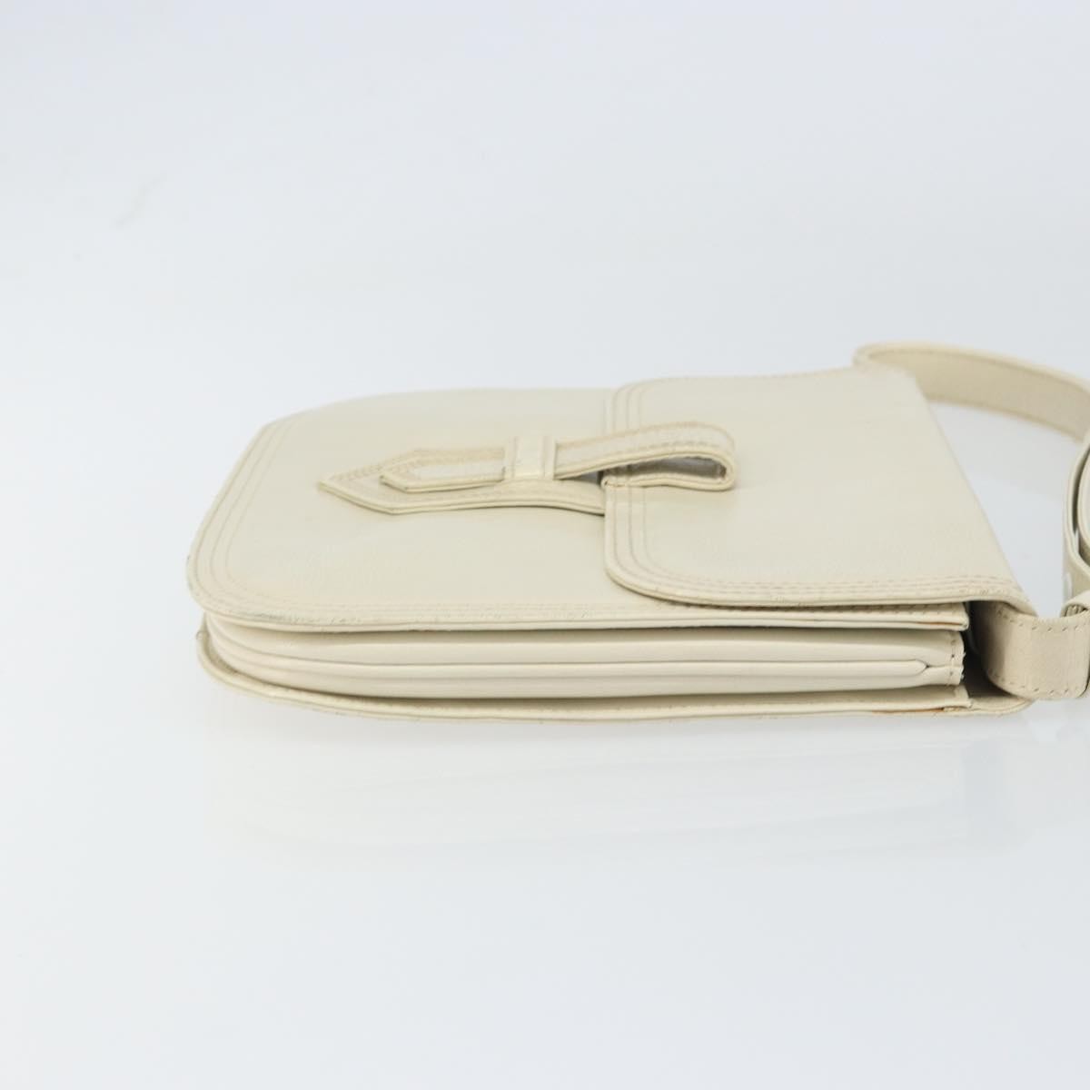 Saint Laurent Vintage Shoulder Bag Leather White Leather Shoulder Bag Bag (Pre-Owned)
