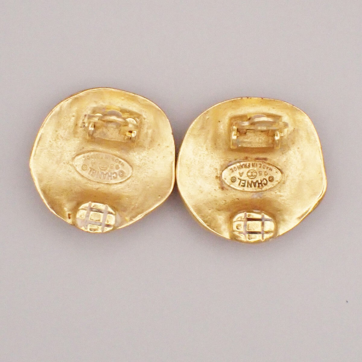 Chanel Vintage Cc Round Clip-On Earrings Metal Gold Gold_Plated Earrings Jewelry