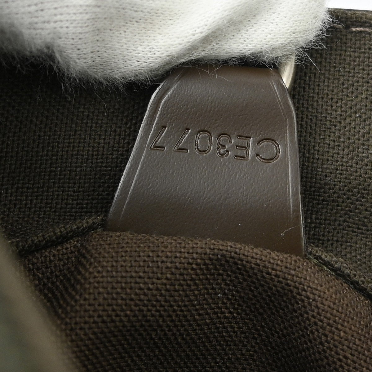 Louis Vuitton Viktor Messenger Bag Taiga Leather Brown Leather Shoulder Bag