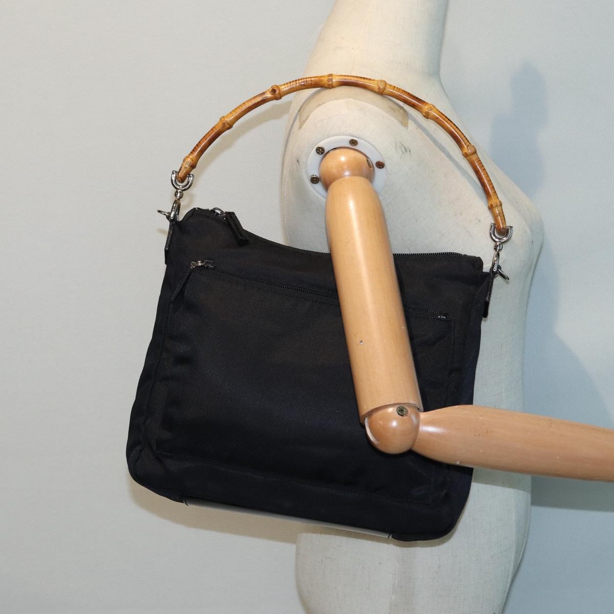 Gucci Vintage Bamboo Handle Bag Nylon Black Nylon Handbag (Pre-Owned)