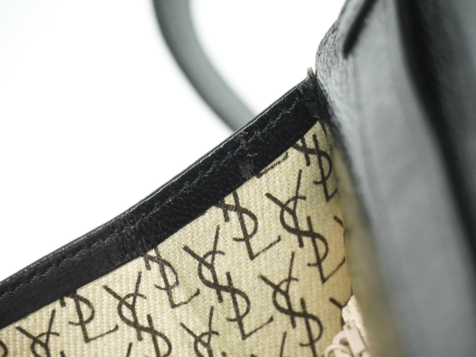 Saint Laurent Vintage Shoulder Bag Leather Black Leather Shoulder Bag Bag (Pre-Owned)