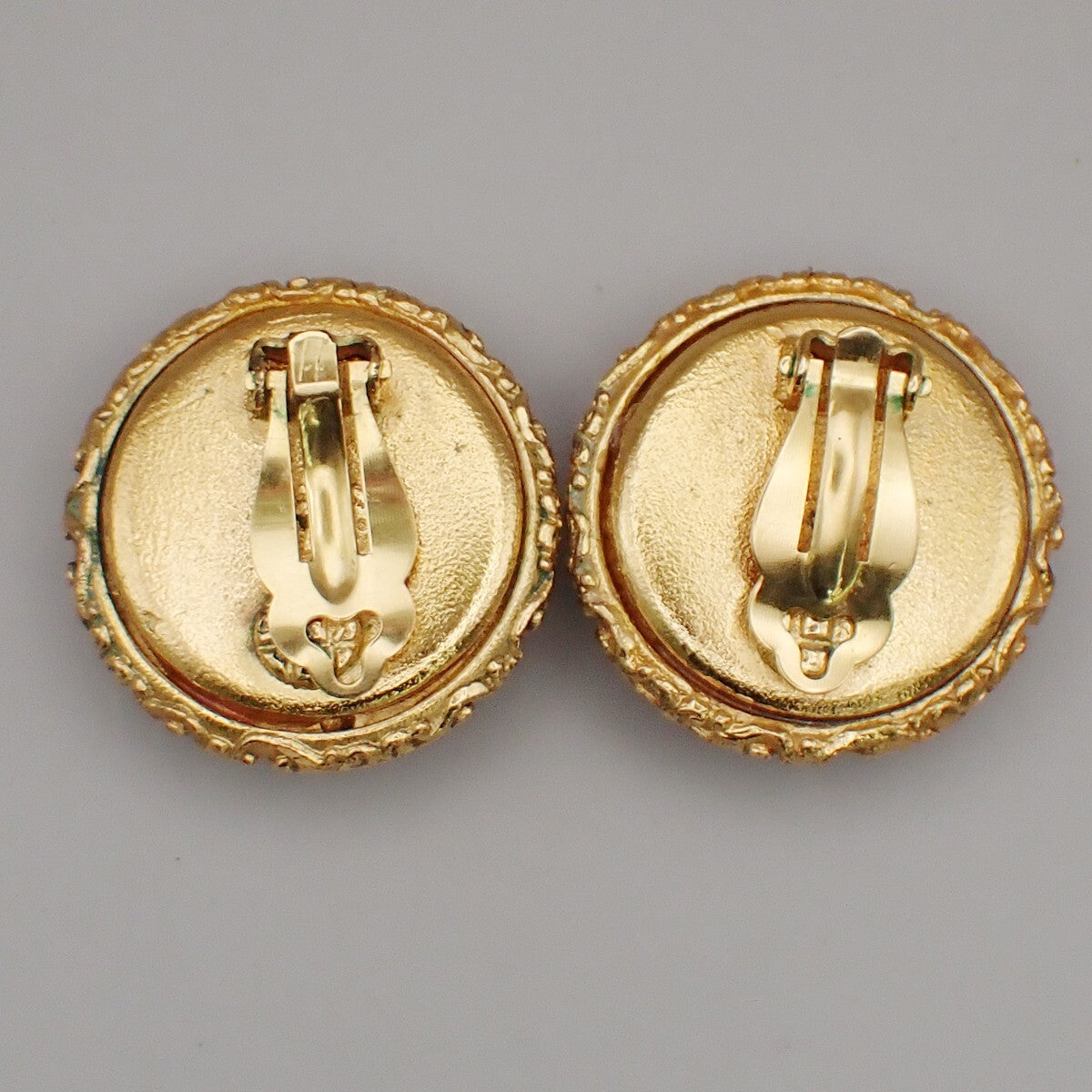 Chanel Vintage Cc Logo Round Clip-On Earrings Metal With Crystals Gold Gold_Plated,Pearl Earrings Jewelry