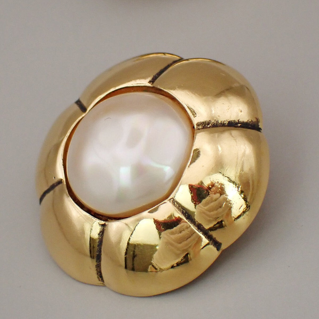 Chanel Vintage Cc Flower Clip-On Earrings Imitation Pearls In Gold Plated Gold Gold_Plated Earrings Jewelry