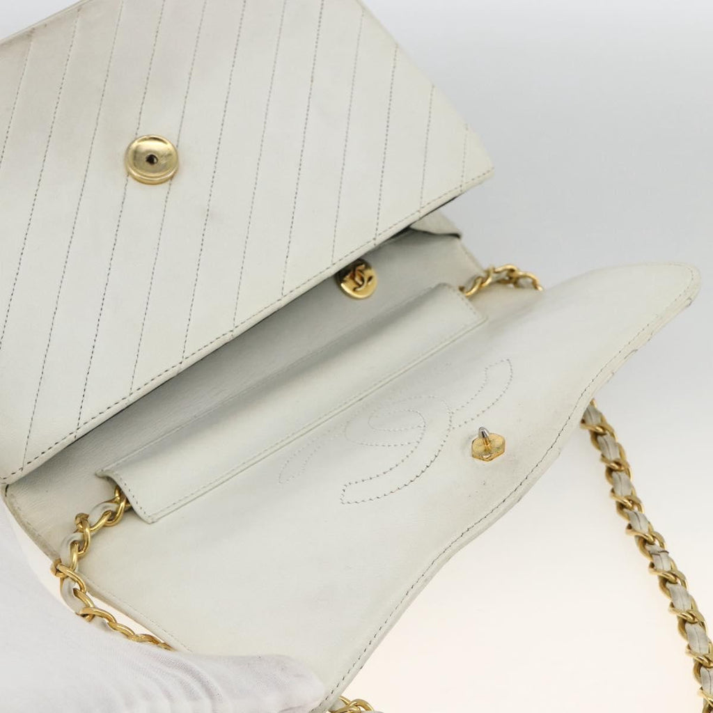 Chanel Matelasse Chain Shoulder Bag Leather White Leather Shoulder Bag Bag